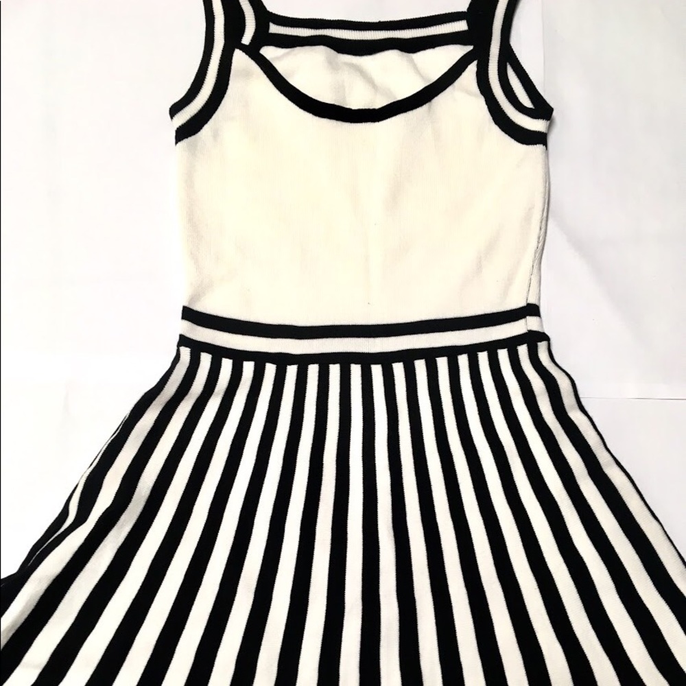 Knit material stripe dress small